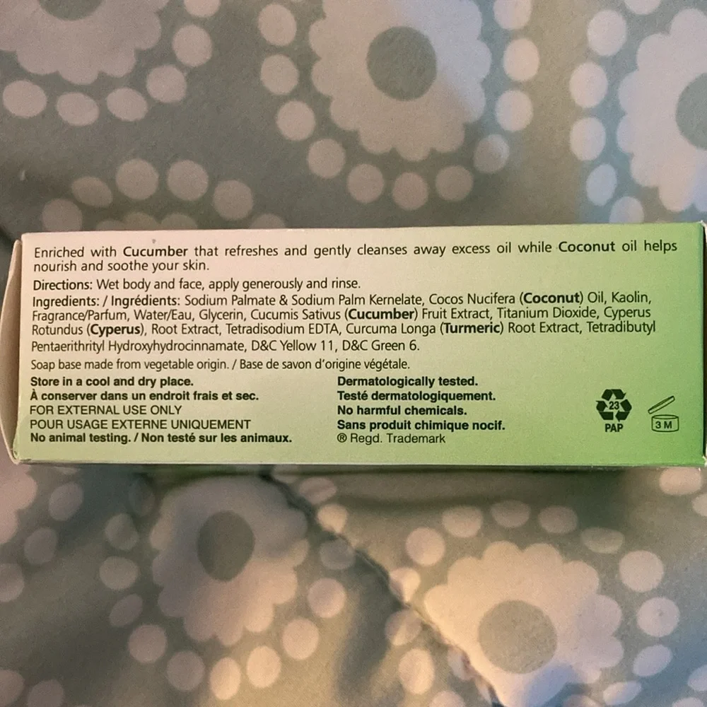 Himalaya bars of soap 6 pack: 3 Moisturizing Almond, 3 Refreshing Cucumber